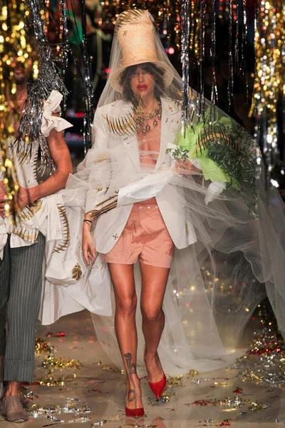 Look 50